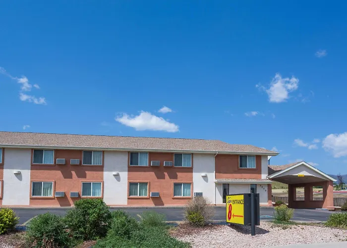 Super 8 By Wyndham Colorado Springs/Chestnut Street